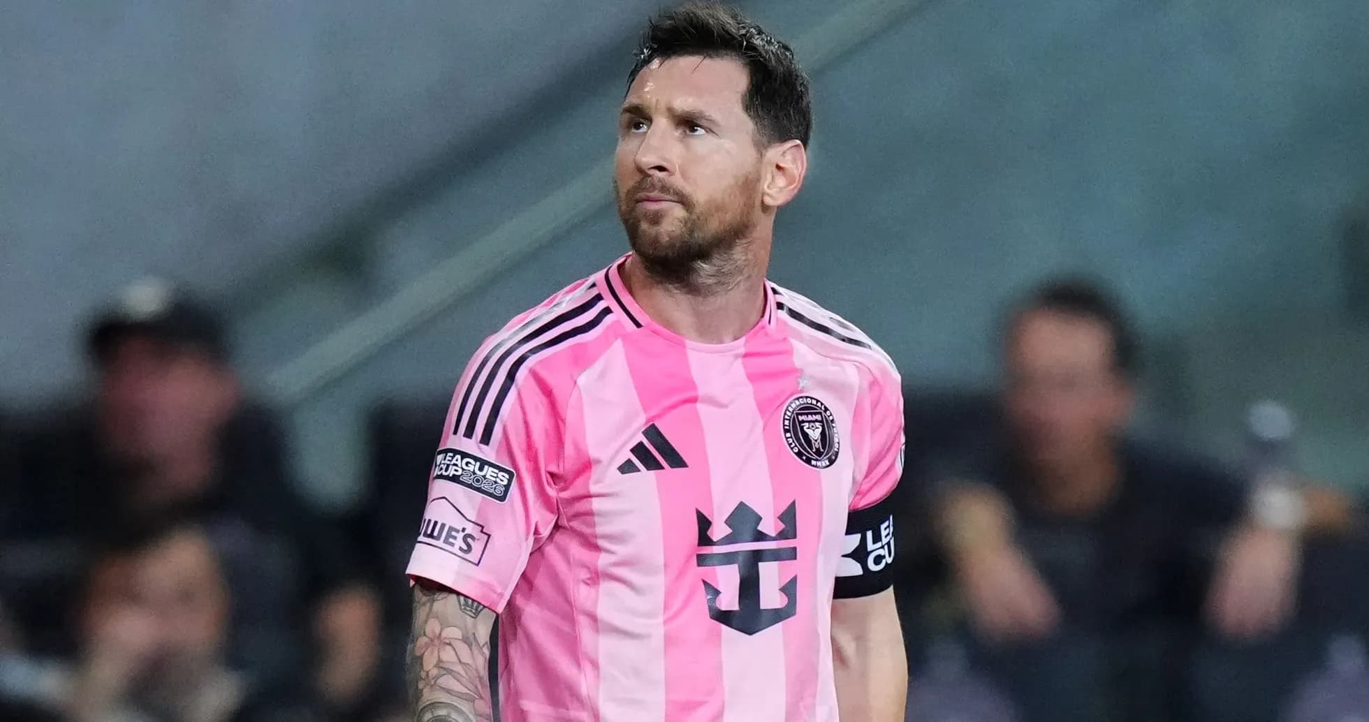 Player in pink jersey during a match Player in pink jersey during a match