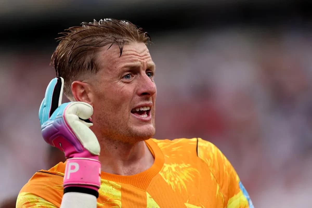 Goalkeeper gesturing during match action Goalkeeper gesturing during match action