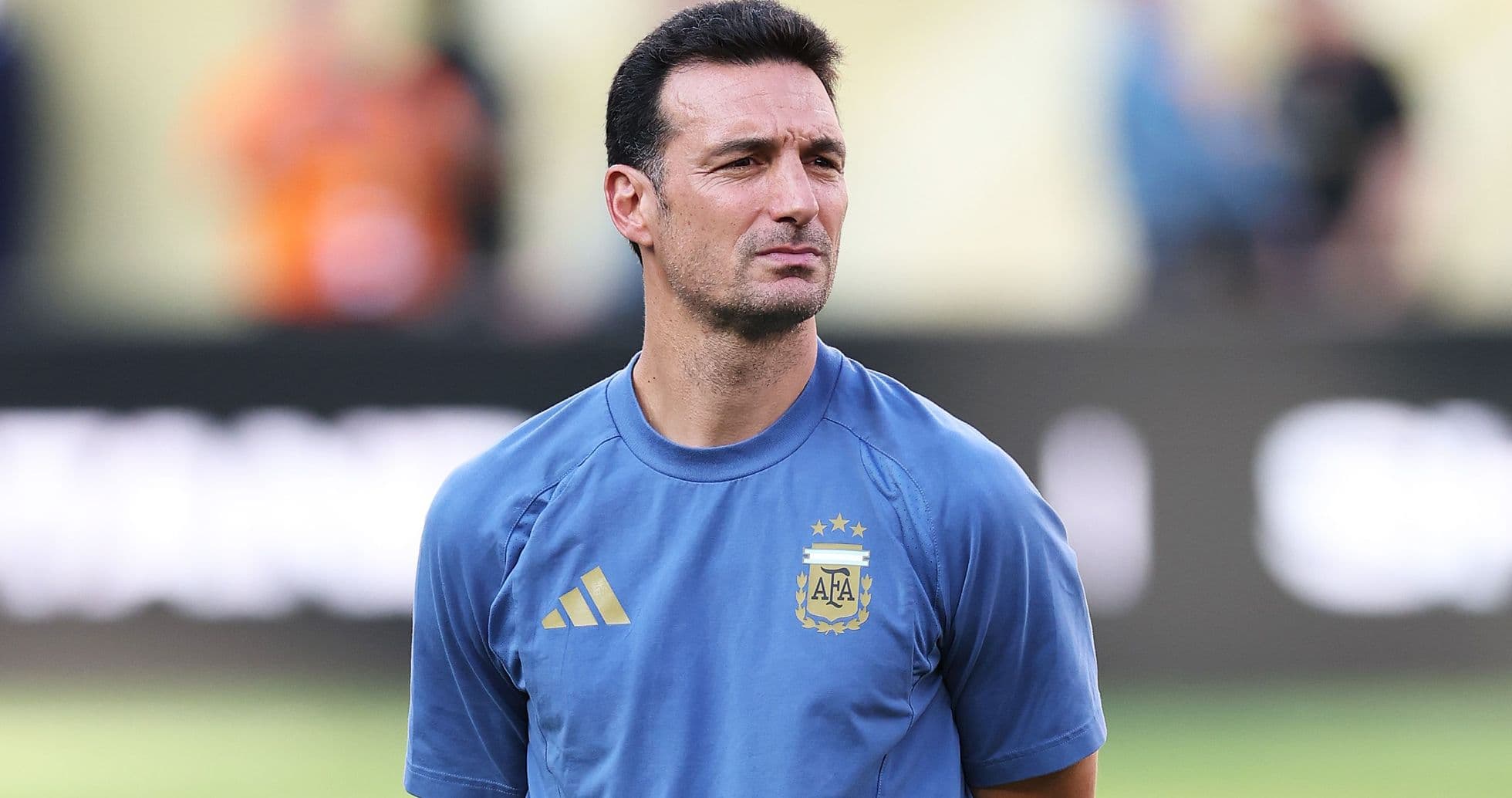 Argentina Players Urge Lionel Scaloni to Extend Contract Ahead of Messi's Farewell Argentina Players Urge Lionel Scaloni to Extend Contract Ahead of Messi's Farewell