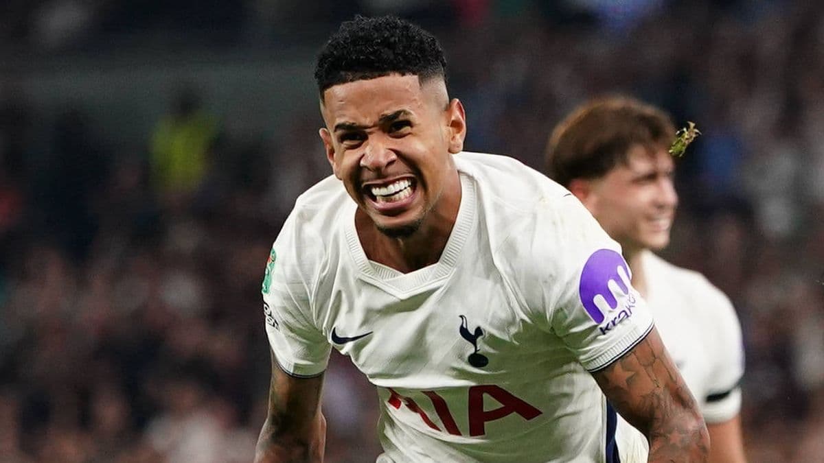 Roberto De Zerbi Sets High Goal Target for Savio After Stunning Tottenham Debut Roberto De Zerbi Sets High Goal Target for Savio After Stunning Tottenham Debut