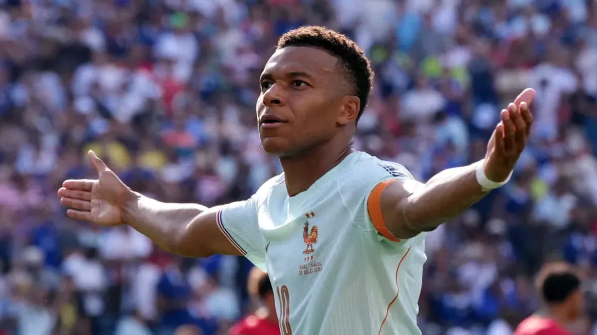 Kylian Mbappe’s Speed Compared to Fastest NFL Players and World Cup Rivals Kylian Mbappe’s Speed Compared to Fastest NFL Players and World Cup Rivals